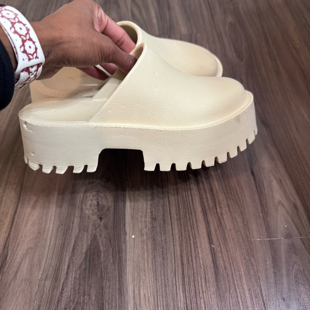 Jeffrey Campbell Bae Lug Sole Platform Clogs - Picture 9 of 14